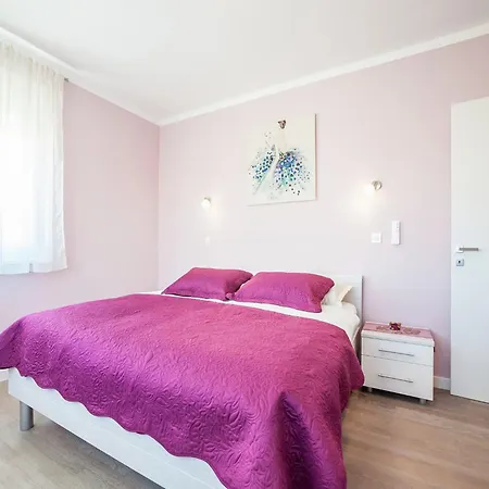 Seaside In Center, Cleaning Included Apartment *
