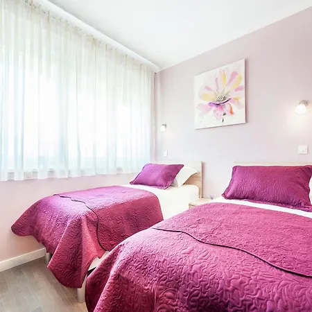 Seaside In Center, Cleaning Included Apartment *