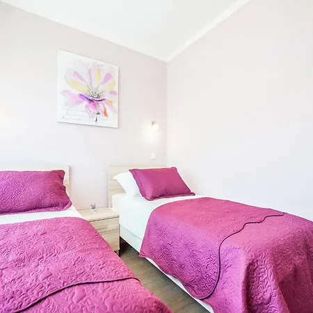 Seaside In Center, Cleaning Included Apartment