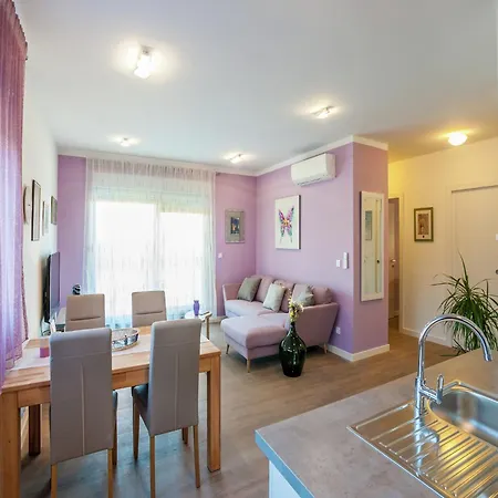 Apartment Seaside In Center, Cleaning Included